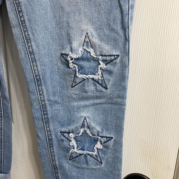 Distressed Star Jeans - Picture 3 of 4